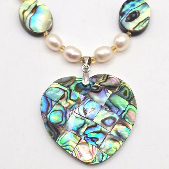 Paua Abalone‎ Shell Mosaic Heart on Abalone and White Freshwater Pearl Necklace - Picture 4 of 5